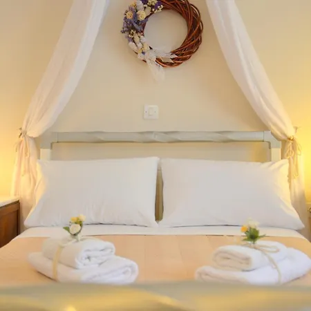 Gemilos Nook * Adamantas (Milos)