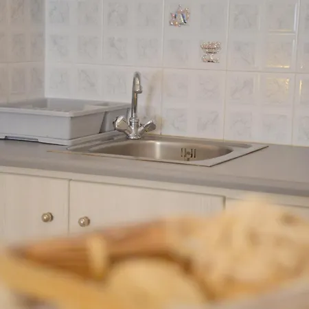 Gemilos Nook Adamantas (Milos)