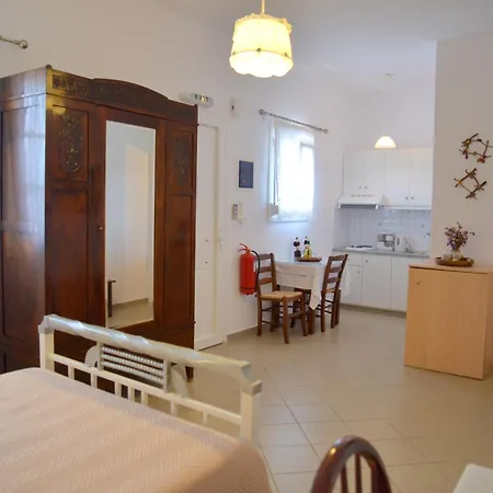 Gemilos Nook * Adamantas (Milos)