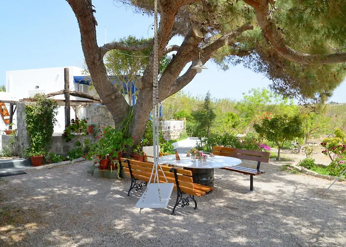 Gemilos Nook * Adamantas (Milos)